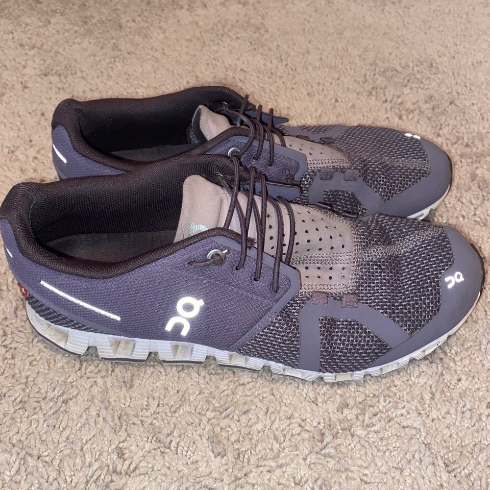 On Cloud Tennis Shoes Size 8.5
